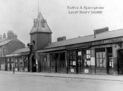 Original Town Hall c.1910.